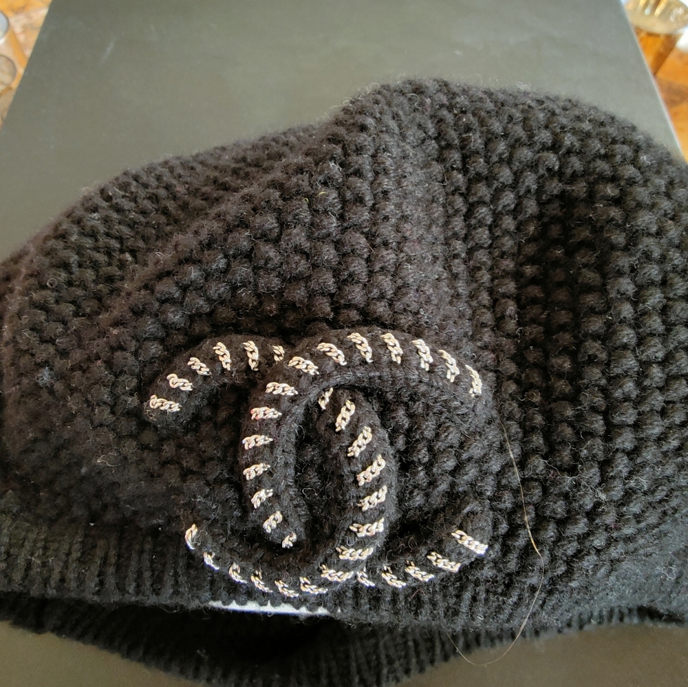 Chanel beret black. Side logo. One size